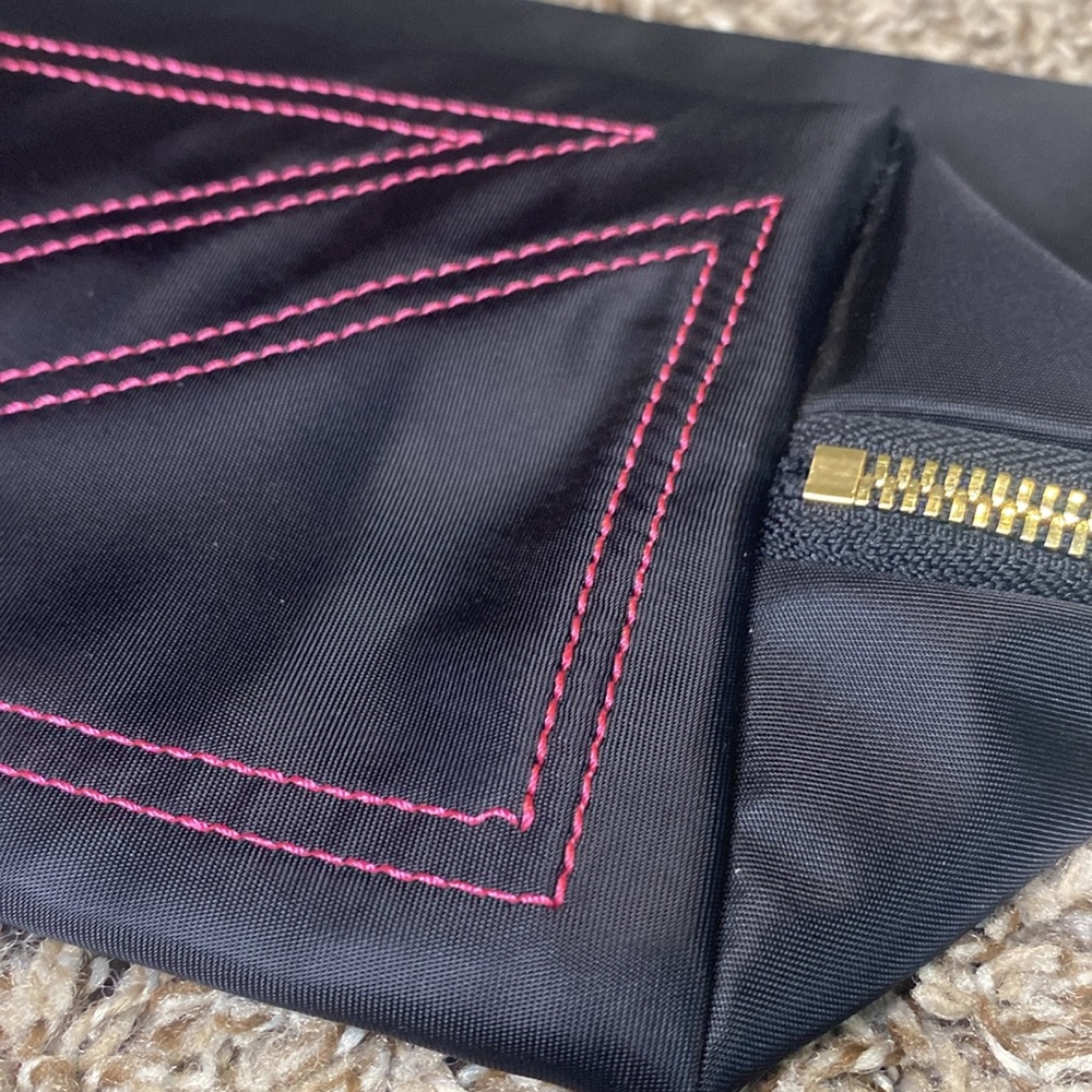 KUSSHI “Everyday” Black Pink Makeup Bag - Picture 6 of 9